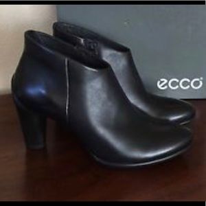 Ecco black bootie - Like New